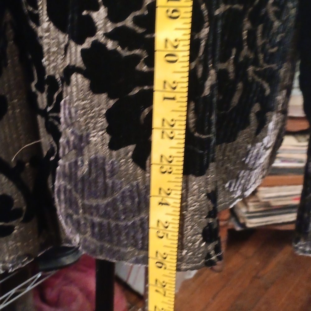 Chico's Eegant Black and Gold Velvet Blouse Size 3 - Picture 4 of 7